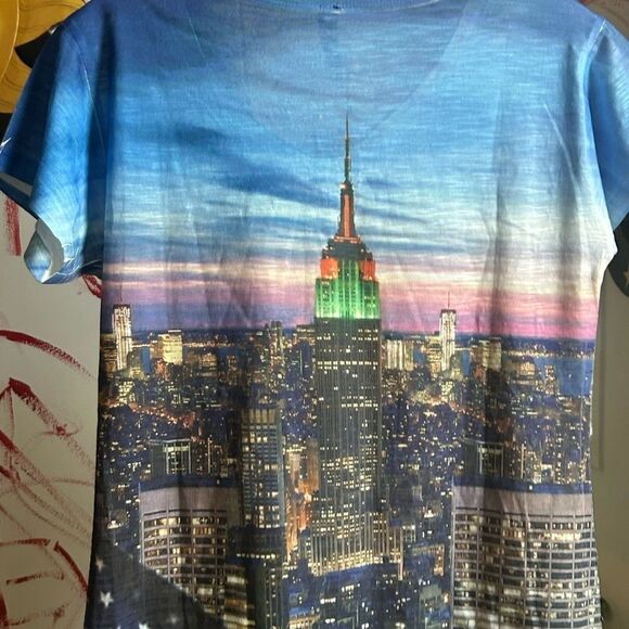 TRUE ROCK Cityscape V-Neck Tee - Blue and White L - Picture 9 of 16
